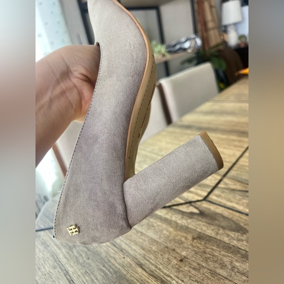 Tommy Hilfiger Women's Size 7 Taupe Abilene Pump Career Preowned - Picture 14 of 16